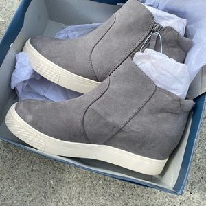 Universal Thread Size 10- Gray- Wedged Booties